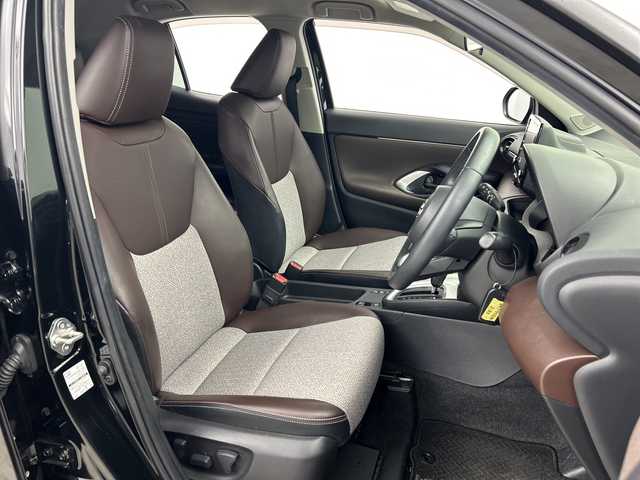 トヨタ ヤリスクロス ハイブリッド Z 三重県 2021(令3)年 4万km ブラックマイカ /禁煙車//ナビ機能付き純正ディスプレイオーディオ//パノラミックビューモニター//ルーフレール//トヨタセーフティセンス//衝突軽減ブレーキ//レーントレーシングアシスト//ブラインドスポットモニター//パーキングサポートブレーキ//オートハイビーム//リアクロストラフィックアラート//トヨタチームメイト//アドバンストパーク//前後クリアランスソナー//純正ビルトインETC2.0//社外前後ドライブレコーダー//サイドカーテンエアバッグ//ハーフレザーシート