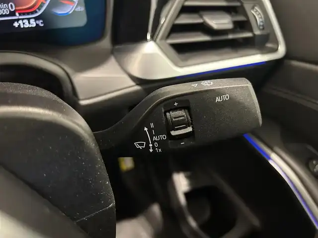 ＢＭＷ ３２０ｄ 熊本県 2020(令2)年 5万km アルピンホワイトⅢ ・ワンオーナー/・スマートキー/・プッシュスタート/・インテリジェントセーフティ/・注意喚起アシスタント/・ステアリングアシスト/・PDC自動起動/・アクティブPDC緊急ブレーキ/・パーキングアシスト/・クルーズコントロール(追従式)/・黒革シート/・前席パワーdシート/・前席シートヒーター/・純正メモリナビ/　【Bluetooth・USB・AppleCarPlay・AndroidAuto】/・全方位カメ/・ETC/・ワイヤレス充電/・ドライブレコーダー(前後録画)/・パワートランク/・LEDヘッドランプ/・LEDフォグランプ/・純正マット