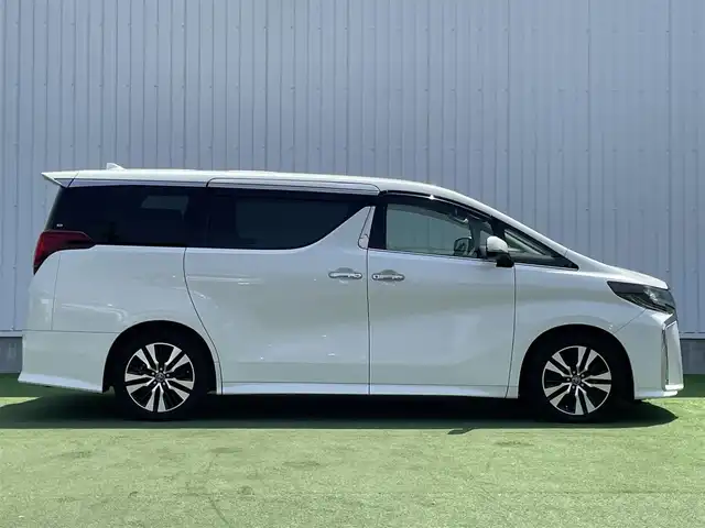 トヨタ アルファード S Cパッケージ 香川県 2018(平30)年 6.3万km ホワイトパールクリスタルシャイン Toyota Safety Sense/〇プリクラシュセーフティ/〇レーントレーシングアシスト/〇ロードサインアシスト/〇レーダークルーズコントロール/〇クリアランスソナー/〇オートマチックハイビーム/〇先行車発進告知/純正10インチSDナビ/フルセグTV/CD/DVD/Bluetooth/純正12.1インチ後席フリップダウンモニター（V12T-R66C)/黒革シート/シートヒーター/シートベンチレーション/パワーシート/ステアリングヒーター/両側パワースライドドア/パワーバックドア/ビルトインETC2.0/前後ドライブレコーダー/純正18インチAW/保証書/取扱説明書