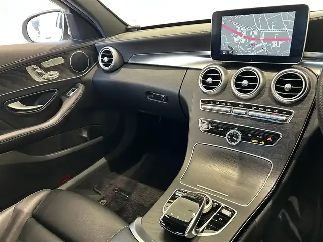 メルセデス・ベンツ Ｃ２２０ｄ アバンギャルド　AMGライン 福岡県 2016(平28)年 4.6万km ポーラホワイト 純正ナビ／フルセグ　/Ｂｌｕｅｔｏｏｔｈ　/Ｂカメラ　/ヘッドアップディスプレイ　/レーダーセーフティーＰＫＧ　/レザーエクスクルーシブＰＫＧ　/ＢＳＭ　/メモリ付パワーシート　/シートヒーター　/パドルシフト　/ＥＴＣ