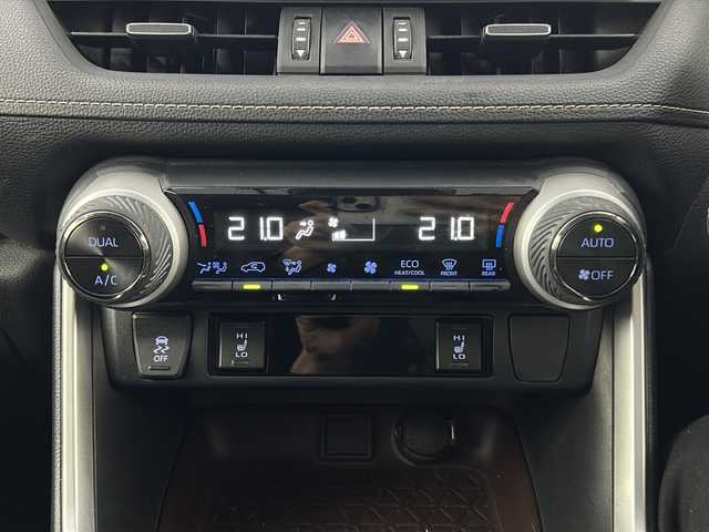トヨタ ＲＡＶ４ G 愛知県 2020(令2)年 4.3万km アティチュードブラックマイカ 4WD/純正9型SDナビ/（CD/DVD/フルセグTV/Bluetooth)/バックカメラ/トヨタセーフティーセンス/・衝突軽減システム/・レーンキープアシスト/・オートマチックハイビーム/電動リアゲート/アダプティブクルーズコントロール/純正18AW/LEDヘッドライト/ビルトインETC2.0/ブラインドスポットモニター/レザーシート/シートヒーター(前席)/パワーシート(D席)/革巻きステアリング/ステアリングヒーター/ステアリングスイッチ/スマートキー＆プッシュスタート