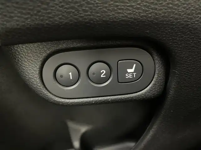 ホンダ ヴェゼル ハイブリッド Z ホンダセンシング 茨城県 2016(平28)年 4.9万km ホワイトオーキッドパール 純正ナビ［VXM-164VFi］/ワンセグ再生可/Honda SENSING/・衝突軽減ブレーキ/・誤発進抑制機能/・歩行者事故軽減ステアリング/・路外逸脱抑制機能/・アダプティブクルーズコントロール/・車線維持支援システム/・先行車発進お知らせシステム/・標識認識機能/レザーシート/シートヒーター/純正アルミホイール/純正フロアマット/ビルトインETC