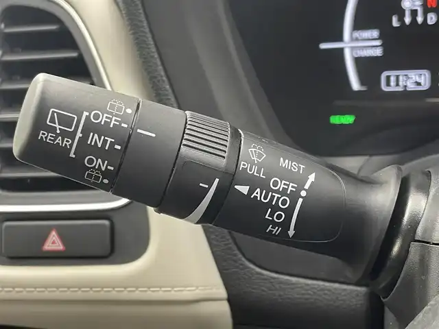 ホンダ ヴェゼル ハイブリッド Z ホンダセンシング 茨城県 2016(平28)年 4.9万km ホワイトオーキッドパール 純正ナビ［VXM-164VFi］/ワンセグ再生可/Honda SENSING/・衝突軽減ブレーキ/・誤発進抑制機能/・歩行者事故軽減ステアリング/・路外逸脱抑制機能/・アダプティブクルーズコントロール/・車線維持支援システム/・先行車発進お知らせシステム/・標識認識機能/レザーシート/シートヒーター/純正アルミホイール/純正フロアマット/ビルトインETC
