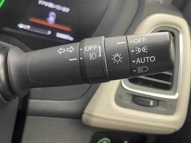 ホンダ ヴェゼル ハイブリッド Z ホンダセンシング 茨城県 2016(平28)年 4.9万km ホワイトオーキッドパール 純正ナビ［VXM-164VFi］/ワンセグ再生可/Honda SENSING/・衝突軽減ブレーキ/・誤発進抑制機能/・歩行者事故軽減ステアリング/・路外逸脱抑制機能/・アダプティブクルーズコントロール/・車線維持支援システム/・先行車発進お知らせシステム/・標識認識機能/レザーシート/シートヒーター/純正アルミホイール/純正フロアマット/ビルトインETC