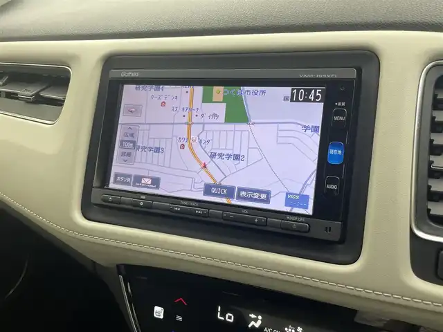 ホンダ ヴェゼル ハイブリッド Z ホンダセンシング 茨城県 2016(平28)年 4.9万km ホワイトオーキッドパール 純正ナビ［VXM-164VFi］/ワンセグ再生可/Honda SENSING/・衝突軽減ブレーキ/・誤発進抑制機能/・歩行者事故軽減ステアリング/・路外逸脱抑制機能/・アダプティブクルーズコントロール/・車線維持支援システム/・先行車発進お知らせシステム/・標識認識機能/レザーシート/シートヒーター/純正アルミホイール/純正フロアマット/ビルトインETC