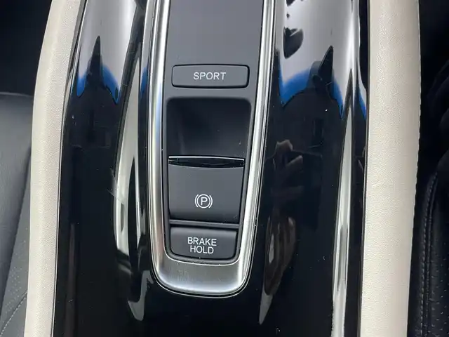 ホンダ ヴェゼル ハイブリッド Z ホンダセンシング 茨城県 2016(平28)年 4.9万km ホワイトオーキッドパール 純正ナビ［VXM-164VFi］/ワンセグ再生可/Honda SENSING/・衝突軽減ブレーキ/・誤発進抑制機能/・歩行者事故軽減ステアリング/・路外逸脱抑制機能/・アダプティブクルーズコントロール/・車線維持支援システム/・先行車発進お知らせシステム/・標識認識機能/レザーシート/シートヒーター/純正アルミホイール/純正フロアマット/ビルトインETC