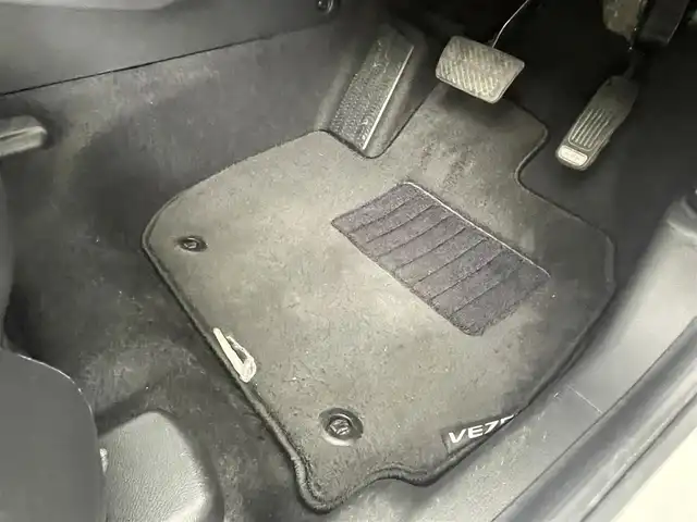 ホンダ ヴェゼル ハイブリッド Z ホンダセンシング 茨城県 2016(平28)年 4.9万km ホワイトオーキッドパール 純正ナビ［VXM-164VFi］/ワンセグ再生可/Honda SENSING/・衝突軽減ブレーキ/・誤発進抑制機能/・歩行者事故軽減ステアリング/・路外逸脱抑制機能/・アダプティブクルーズコントロール/・車線維持支援システム/・先行車発進お知らせシステム/・標識認識機能/レザーシート/シートヒーター/純正アルミホイール/純正フロアマット/ビルトインETC