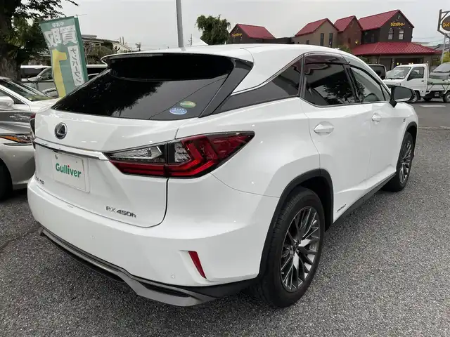 レクサス ＲＸ 450h Fスポーツ 埼玉県 2016(平28)年 1万km ホワイトノーヴァガラスフレーク ワンオーナー/４ＷＤ/サンルーフ/赤革シート/前席エアシート＆シートヒーター/Ｄ席メモリー付前席パワーシート/純正メモリーナビ＆フルセグＴＶ/（ＤＶＤ＆ＣＤ＆ＢＴ）/ビルトインＥＴＣ（２.０）/衝突被害軽減システム/レーンキープアシスト/ブラインドスポットモニター/リヤクロストラフィックアラート/コーナーセンサー/レーダークルーズコントロール/パドルシフト/ステアリングヒーター/ステアリングリモコン/革巻きステアリング/ヘッドアップディスプレイ/パワーバックドア/純正エアロ/純正２０inアルミホイール/オートハイビーム/オートライト/ＬＥＤライト/ウィンカーミラー/オート電動格納ミラー/スマートキー/プッシュスタート/Ｗ＆サイド＆カーテンエアバッグ/横滑り防止装置/ＡＢＳ/ドアバイザー/ゴムマット/新車保証書/取扱説明書/ナビ取扱説明書/スマートスペアキー有