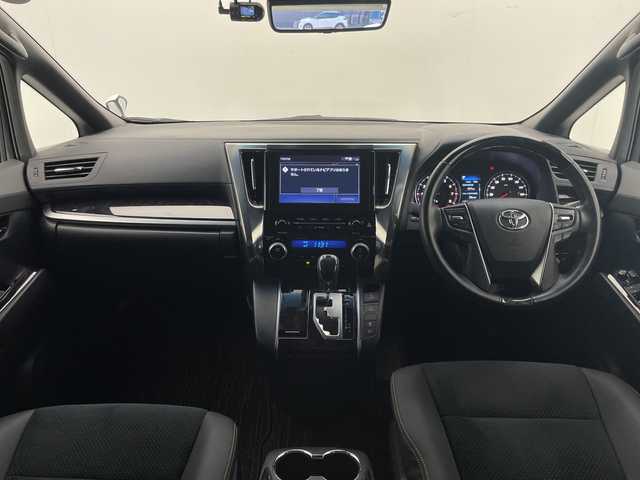 トヨタ アルファード S タイプゴールド 宮崎県 2020(令2)年 3.4万km ホワイトパールクリスタルシャイン 禁煙車/トヨタセーフティセンス/純正9型ディスプレイオーディオ/（T-CONNECT/Bluetooth/DVD/FMAM/フルセグTV)/純正12.1型リアフリップダウンモニター/(V12T-R68C）/純正ビルトインETC/純正LEDオートライト/純正LEDフォグ/純正18インチアルミ/純正オートアラーム/純正フロアマット/両側電動スライドドア/パワーバックドア/プリクラッシュセーフティ/オートマチックハイビーム/レーンディパーチャーアラート/アダプティブクルーズコントロール/ブラインドスポットモニター/クリアランスソナー/電子パーキング/オートホールド/デジタルインナーミラー/ドライブレコーダー/ウッドコンビ本革巻ハンドル/ハーフレザーシート/スマートキー/プッシュエンジンスタート/スペアキー/新車時保証書/取扱い説明書