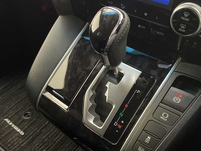 トヨタ アルファード S タイプゴールド 宮崎県 2020(令2)年 3.4万km ホワイトパールクリスタルシャイン 禁煙車/トヨタセーフティセンス/純正9型ディスプレイオーディオ/（T-CONNECT/Bluetooth/DVD/FMAM/フルセグTV)/純正12.1型リアフリップダウンモニター/(V12T-R68C）/純正ビルトインETC/純正LEDオートライト/純正LEDフォグ/純正18インチアルミ/純正オートアラーム/純正フロアマット/両側電動スライドドア/パワーバックドア/プリクラッシュセーフティ/オートマチックハイビーム/レーンディパーチャーアラート/アダプティブクルーズコントロール/ブラインドスポットモニター/クリアランスソナー/電子パーキング/オートホールド/デジタルインナーミラー/ドライブレコーダー/ウッドコンビ本革巻ハンドル/ハーフレザーシート/スマートキー/プッシュエンジンスタート/スペアキー/新車時保証書/取扱い説明書