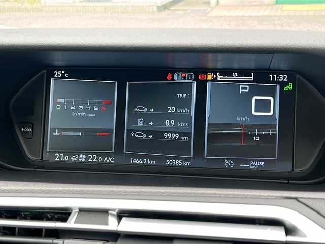 シトロエン グランドＣ４ピカソ エクスクルーシブ プラス 大阪府 2016(平28)年 5.1万km ROUGE RUBI 純正メモリナビ/・AM/FM/Bluetooth/・フルセグテレビ/サンルーフ/フリップダウンモニター/全周囲カメラ/ETC/ドライブレコーダー/クルーズコントロール/横滑り防止装置/パドルシフト/電動パーキングブレーキ/コーナーセンサー/LEDヘッドライト/オートマチックハイビーム/オートライト/オートエアコン/プッシュスタートボタン/スマートキー×2/ステアリングリモコン/純正17インチアルミホイール/12V充電器/USBジャック/純正フロアマット/保証書/取扱説明書/ナビ取扱説明書