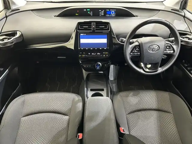 トヨタ プリウス S 愛媛県 2020(令2)年 4.8万km アティチュードブラックマイカ 純正SDナビ　Bluetooth　フルセグ　CD　DVD　バックカメラ　トヨタセーフティセンス　レーンキープ　レーダークルーズコントロール　ビルトインETC　１５インチアルミホイール
