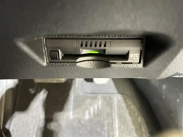 トヨタ プリウス S 愛媛県 2020(令2)年 4.8万km アティチュードブラックマイカ 純正SDナビ　Bluetooth　フルセグ　CD　DVD　バックカメラ　トヨタセーフティセンス　レーンキープ　レーダークルーズコントロール　ビルトインETC　１５インチアルミホイール