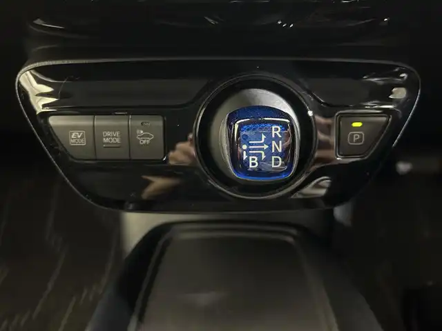 トヨタ プリウス S 愛媛県 2020(令2)年 4.8万km アティチュードブラックマイカ 純正SDナビ　Bluetooth　フルセグ　CD　DVD　バックカメラ　トヨタセーフティセンス　レーンキープ　レーダークルーズコントロール　ビルトインETC　１５インチアルミホイール