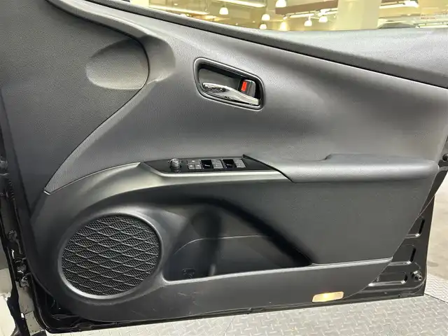 トヨタ プリウス S 愛媛県 2020(令2)年 4.8万km アティチュードブラックマイカ 純正SDナビ　Bluetooth　フルセグ　CD　DVD　バックカメラ　トヨタセーフティセンス　レーンキープ　レーダークルーズコントロール　ビルトインETC　１５インチアルミホイール