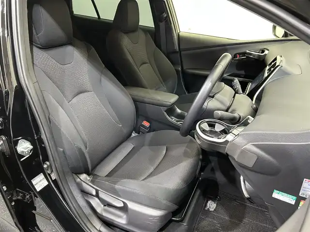 トヨタ プリウス S 愛媛県 2020(令2)年 4.8万km アティチュードブラックマイカ 純正SDナビ　Bluetooth　フルセグ　CD　DVD　バックカメラ　トヨタセーフティセンス　レーンキープ　レーダークルーズコントロール　ビルトインETC　１５インチアルミホイール