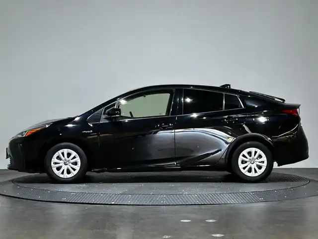 トヨタ プリウス S 愛媛県 2020(令2)年 4.8万km アティチュードブラックマイカ 純正SDナビ　Bluetooth　フルセグ　CD　DVD　バックカメラ　トヨタセーフティセンス　レーンキープ　レーダークルーズコントロール　ビルトインETC　１５インチアルミホイール