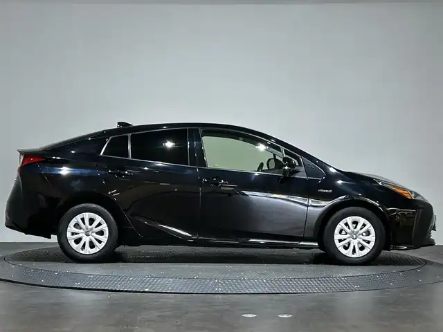 トヨタ プリウス S 愛媛県 2020(令2)年 4.8万km アティチュードブラックマイカ 純正SDナビ　Bluetooth　フルセグ　CD　DVD　バックカメラ　トヨタセーフティセンス　レーンキープ　レーダークルーズコントロール　ビルトインETC　１５インチアルミホイール