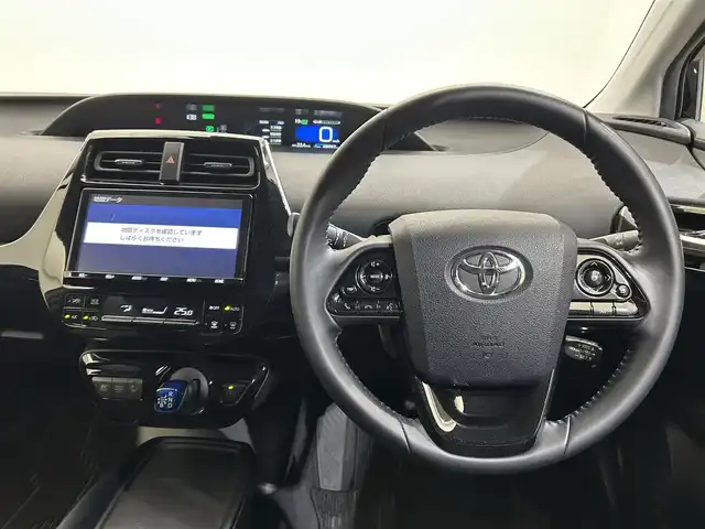 トヨタ プリウス S 愛媛県 2020(令2)年 4.8万km アティチュードブラックマイカ 純正SDナビ　Bluetooth　フルセグ　CD　DVD　バックカメラ　トヨタセーフティセンス　レーンキープ　レーダークルーズコントロール　ビルトインETC　１５インチアルミホイール
