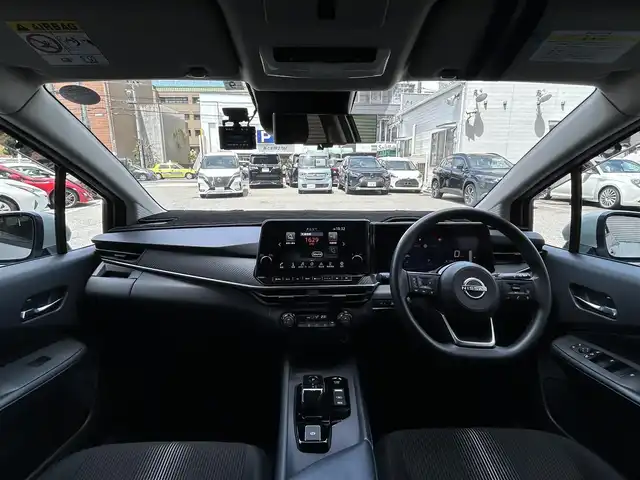 日産 ノート X 大阪府 2022(令4)年 0.2万km ブリリアントシルバー ワンオーナー/セットオプション/・プロパイロット/・プロパイロット緊急停止支援システム（SOSコール機能）/・NISSAN　CONNECT　ナビゲーションシステム/・NISSAN　CONNECT専用車載器通信ユニット/・統合型インターフェイスディスプレイ/・AM/FM/BT/フルセグ/Apple Car Play/・インテリジェントアラウンドビューモニター/・インテリジェントルームミラー/・USB電源ソケット/タイプA/タイプC/・ワイアレス充電器（置き型）/・後側方衝突防止支援システム/・後側方車両検知警報（BSM・RCTA）/セーフティーセンス/・インテリジェントエマージェンシーブレーキ/・踏み間違い防止アシスト/・前方衝突予測警報/・車線逸脱警報/・車線逸脱防止支援/・ふらつき警報/純正フロアマット/スペアキー/取扱説明書/保証書/記録簿R4/R5/R6