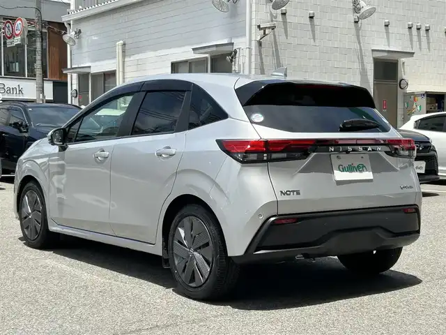 日産 ノート X 大阪府 2022(令4)年 0.2万km ブリリアントシルバー ワンオーナー/セットオプション/・プロパイロット/・プロパイロット緊急停止支援システム（SOSコール機能）/・NISSAN　CONNECT　ナビゲーションシステム/・NISSAN　CONNECT専用車載器通信ユニット/・統合型インターフェイスディスプレイ/・AM/FM/BT/フルセグ/Apple Car Play/・インテリジェントアラウンドビューモニター/・インテリジェントルームミラー/・USB電源ソケット/タイプA/タイプC/・ワイアレス充電器（置き型）/・後側方衝突防止支援システム/・後側方車両検知警報（BSM・RCTA）/セーフティーセンス/・インテリジェントエマージェンシーブレーキ/・踏み間違い防止アシスト/・前方衝突予測警報/・車線逸脱警報/・車線逸脱防止支援/・ふらつき警報/純正フロアマット/スペアキー/取扱説明書/保証書/記録簿R4/R5/R6