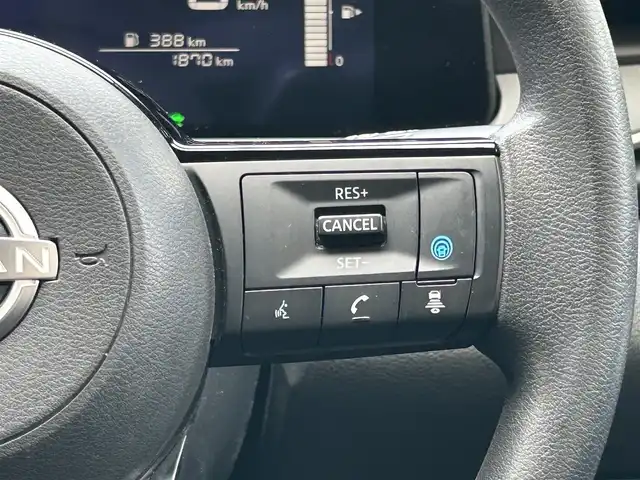 日産 ノート X 大阪府 2022(令4)年 0.2万km ブリリアントシルバー ワンオーナー/セットオプション/・プロパイロット/・プロパイロット緊急停止支援システム（SOSコール機能）/・NISSAN　CONNECT　ナビゲーションシステム/・NISSAN　CONNECT専用車載器通信ユニット/・統合型インターフェイスディスプレイ/・AM/FM/BT/フルセグ/Apple Car Play/・インテリジェントアラウンドビューモニター/・インテリジェントルームミラー/・USB電源ソケット/タイプA/タイプC/・ワイアレス充電器（置き型）/・後側方衝突防止支援システム/・後側方車両検知警報（BSM・RCTA）/セーフティーセンス/・インテリジェントエマージェンシーブレーキ/・踏み間違い防止アシスト/・前方衝突予測警報/・車線逸脱警報/・車線逸脱防止支援/・ふらつき警報/純正フロアマット/スペアキー/取扱説明書/保証書/記録簿R4/R5/R6