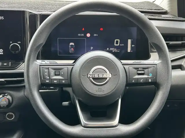 日産 ノート X 大阪府 2022(令4)年 0.2万km ブリリアントシルバー ワンオーナー/セットオプション/・プロパイロット/・プロパイロット緊急停止支援システム（SOSコール機能）/・NISSAN　CONNECT　ナビゲーションシステム/・NISSAN　CONNECT専用車載器通信ユニット/・統合型インターフェイスディスプレイ/・AM/FM/BT/フルセグ/Apple Car Play/・インテリジェントアラウンドビューモニター/・インテリジェントルームミラー/・USB電源ソケット/タイプA/タイプC/・ワイアレス充電器（置き型）/・後側方衝突防止支援システム/・後側方車両検知警報（BSM・RCTA）/セーフティーセンス/・インテリジェントエマージェンシーブレーキ/・踏み間違い防止アシスト/・前方衝突予測警報/・車線逸脱警報/・車線逸脱防止支援/・ふらつき警報/純正フロアマット/スペアキー/取扱説明書/保証書/記録簿R4/R5/R6