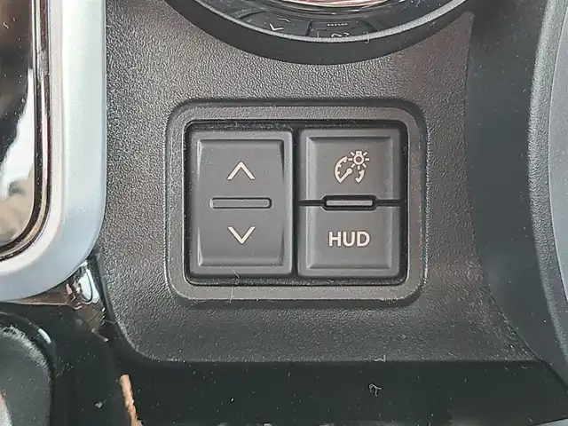 スズキ スペーシア カスタム HYBRID XS 福岡県 2018(平30)年 9.8万km ブレイブカーキパール/ブラック2トーン 純正７インチナビ/Bluetooth/フルセグＴＶ/ＣＤ／ＤＶＤ再生機能有/全周囲カメラ/ステアリングリモコン/ＥＴＣ/両側パワースライドドア/ハーフレザーシート/シートヒーター/ＨＵＤ/純正１５インチアルミホイール/純正フロアマット/レーダーブレーキサポート/コーナーセンサー/サイドバイザー/スペアキー