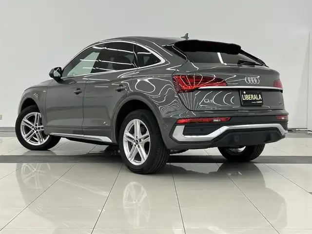 アウディ アウディ Ｑ５ SB 40TDIクワトロ Sライン 岡山県 2023(令5)年 2万km グレー ACC/衝突軽減B/アクティブレーンアシスト/パノラマサンルーフ/バーチャルコックピット/純正ナビ/全方位カメラ/フルセグTVチューナー/AppleCarPlay/AndroidAuto/アンビエントライト/アウディドライブセレクト/シートヒーター/純正19インチアルミ/・Sラインプラスパッケージ/アーティフィシャルインテリアレザー/全席シートヒーター/アコースティックガラス/・コンフォートパッケージ/ワイヤレスチャージ/リヤシートUSBチャージング/ステアリングヒーター/純正前後ドラレコ