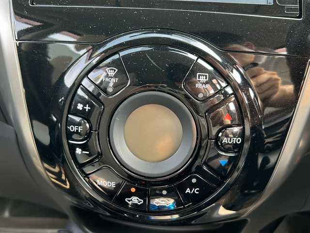 日産 ノート e－パワー X モード・プレミア 佐賀県 2017(平29)年 7.9万km 赤 純正ナビ/Bluetooth/CD/DVD/ipod/AUX/ワンセグテレビ/衝突軽減システム/バックカメラ、全周囲モニター/ドライブレコーダー/プッシュスタート/オートエアコン/オートライト/ステアリングスイッチ/DRLVEMODE/電格ミラー/クリアランスソナー/横滑り防止装置/盗難防止装置/スマートキー/レーンキープアシスト/保証書/取扱説明書/記録簿R７．H29