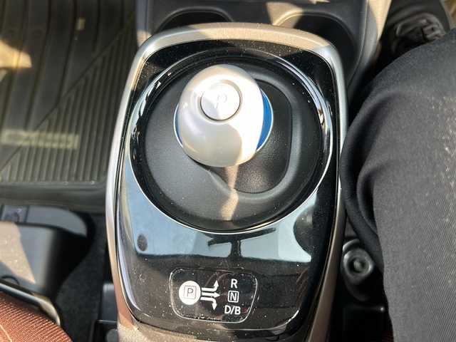 日産 ノート e－パワー X モード・プレミア 佐賀県 2017(平29)年 7.9万km 赤 純正ナビ/Bluetooth/CD/DVD/ipod/AUX/ワンセグテレビ/衝突軽減システム/バックカメラ、全周囲モニター/ドライブレコーダー/プッシュスタート/オートエアコン/オートライト/ステアリングスイッチ/DRLVEMODE/電格ミラー/クリアランスソナー/横滑り防止装置/盗難防止装置/スマートキー/レーンキープアシスト/保証書/取扱説明書/記録簿R７．H29