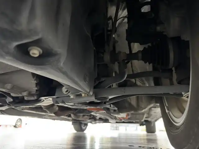 トヨタ シエンタ ハイブリッド G クエロ 三重県 2017(平29)年 5.7万km ホワイトパールクリスタルシャイン ハイブリッド/FF/インパネCVT/純正 7インチナビ NSZT-W66T/（AM/FM/CD/DVD/TV/SD/SDREC/Bluetooth）/ALPINE 9インチ後席モニター（シートバック型） パッケージ-M910-/バックガイドモニター/両側パワースライドドア/モデリスタエアロ（F/S/R下）/ビルトイン ETC/Toyota Safety Sense C/・プリクラッシュセーフティ/・レーンディパーチャーアラート/・オートハイビーム/先行車発進告知機能/装備/・ハーフレザーシート/【OP】LEDランプパッケージ/●コンライト（ライト自動点灯＋消灯システム）/●LEDヘッドランプ/●フロントフォグランプ/・オートエアコン/・ステアリングスイッチ/・電動格納ドアミラー/・プッシュスタート/・スマートキーx2/・【OP】15インチアルミホイール/・保/取/ナビ取/など