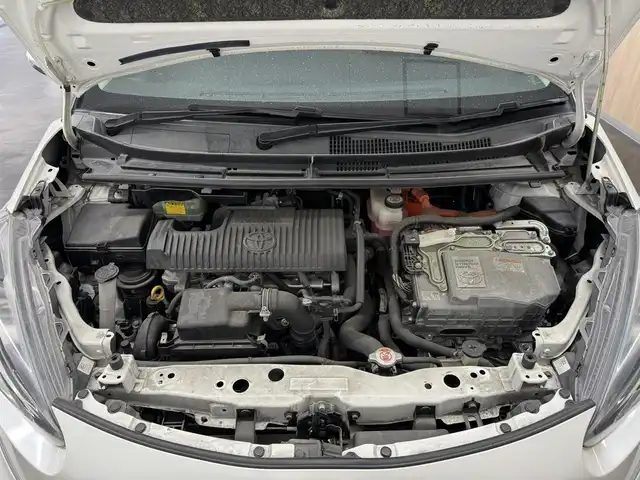 トヨタ シエンタ ハイブリッド G クエロ 三重県 2017(平29)年 5.7万km ホワイトパールクリスタルシャイン ハイブリッド/FF/インパネCVT/純正 7インチナビ NSZT-W66T/（AM/FM/CD/DVD/TV/SD/SDREC/Bluetooth）/ALPINE 9インチ後席モニター（シートバック型） パッケージ-M910-/バックガイドモニター/両側パワースライドドア/モデリスタエアロ（F/S/R下）/ビルトイン ETC/Toyota Safety Sense C/・プリクラッシュセーフティ/・レーンディパーチャーアラート/・オートハイビーム/先行車発進告知機能/装備/・ハーフレザーシート/【OP】LEDランプパッケージ/●コンライト（ライト自動点灯＋消灯システム）/●LEDヘッドランプ/●フロントフォグランプ/・オートエアコン/・ステアリングスイッチ/・電動格納ドアミラー/・プッシュスタート/・スマートキーx2/・【OP】15インチアルミホイール/・保/取/ナビ取/など