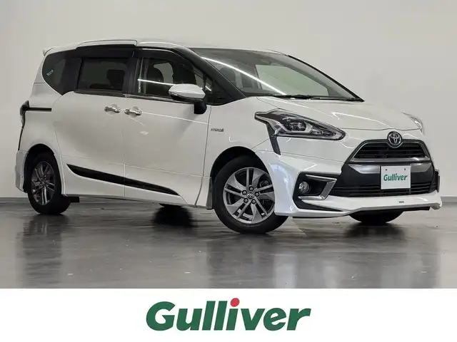 トヨタ シエンタ ハイブリッド G クエロ 三重県 2017(平29)年 5.7万km ホワイトパールクリスタルシャイン ハイブリッド/FF/インパネCVT/純正 7インチナビ NSZT-W66T/（AM/FM/CD/DVD/TV/SD/SDREC/Bluetooth）/ALPINE 9インチ後席モニター（シートバック型） パッケージ-M910-/バックガイドモニター/両側パワースライドドア/モデリスタエアロ（F/S/R下）/ビルトイン ETC/Toyota Safety Sense C/・プリクラッシュセーフティ/・レーンディパーチャーアラート/・オートハイビーム/先行車発進告知機能/装備/・ハーフレザーシート/【OP】LEDランプパッケージ/●コンライト（ライト自動点灯＋消灯システム）/●LEDヘッドランプ/●フロントフォグランプ/・オートエアコン/・ステアリングスイッチ/・電動格納ドアミラー/・プッシュスタート/・スマートキーx2/・【OP】15インチアルミホイール/・保/取/ナビ取/など