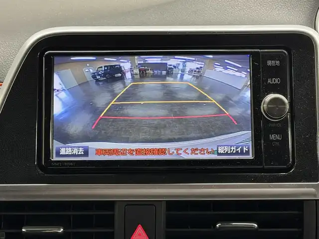 トヨタ シエンタ ハイブリッド G クエロ 三重県 2017(平29)年 5.7万km ホワイトパールクリスタルシャイン ハイブリッド/FF/インパネCVT/純正 7インチナビ NSZT-W66T/（AM/FM/CD/DVD/TV/SD/SDREC/Bluetooth）/ALPINE 9インチ後席モニター（シートバック型） パッケージ-M910-/バックガイドモニター/両側パワースライドドア/モデリスタエアロ（F/S/R下）/ビルトイン ETC/Toyota Safety Sense C/・プリクラッシュセーフティ/・レーンディパーチャーアラート/・オートハイビーム/先行車発進告知機能/装備/・ハーフレザーシート/【OP】LEDランプパッケージ/●コンライト（ライト自動点灯＋消灯システム）/●LEDヘッドランプ/●フロントフォグランプ/・オートエアコン/・ステアリングスイッチ/・電動格納ドアミラー/・プッシュスタート/・スマートキーx2/・【OP】15インチアルミホイール/・保/取/ナビ取/など