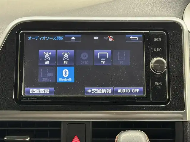 トヨタ シエンタ ハイブリッド G クエロ 三重県 2017(平29)年 5.7万km ホワイトパールクリスタルシャイン ハイブリッド/FF/インパネCVT/純正 7インチナビ NSZT-W66T/（AM/FM/CD/DVD/TV/SD/SDREC/Bluetooth）/ALPINE 9インチ後席モニター（シートバック型） パッケージ-M910-/バックガイドモニター/両側パワースライドドア/モデリスタエアロ（F/S/R下）/ビルトイン ETC/Toyota Safety Sense C/・プリクラッシュセーフティ/・レーンディパーチャーアラート/・オートハイビーム/先行車発進告知機能/装備/・ハーフレザーシート/【OP】LEDランプパッケージ/●コンライト（ライト自動点灯＋消灯システム）/●LEDヘッドランプ/●フロントフォグランプ/・オートエアコン/・ステアリングスイッチ/・電動格納ドアミラー/・プッシュスタート/・スマートキーx2/・【OP】15インチアルミホイール/・保/取/ナビ取/など