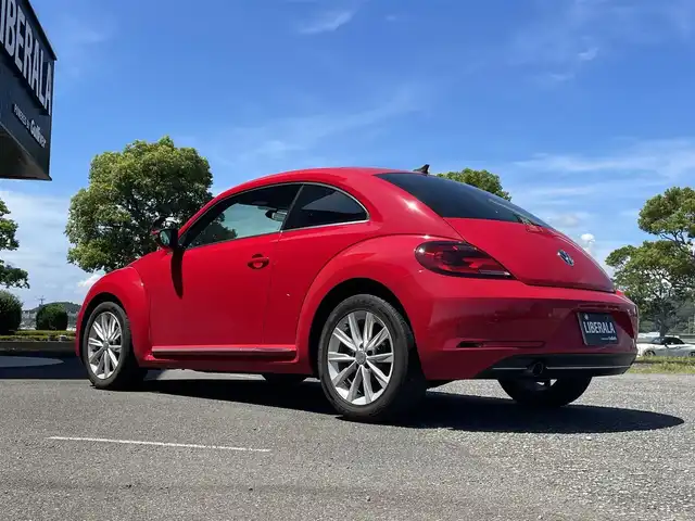 フォルクスワーゲン ザ・ビートル デザインマイスター 宮崎県 2018(平30)年 4.9万km 赤 ブラインドスポットモニター/純正SDナビ/・CD/・DVD/・Bluetooth /・フルセグTV/・AM/・FM/・USB/バックカメラ/ETC/革巻きステアリング/ステアリングリモコン/パドルシフト/クルーズコントロール/純正HIDヘッドライト/フォグランプ/オートライト/純正フロアマット/純正17インチアルミ