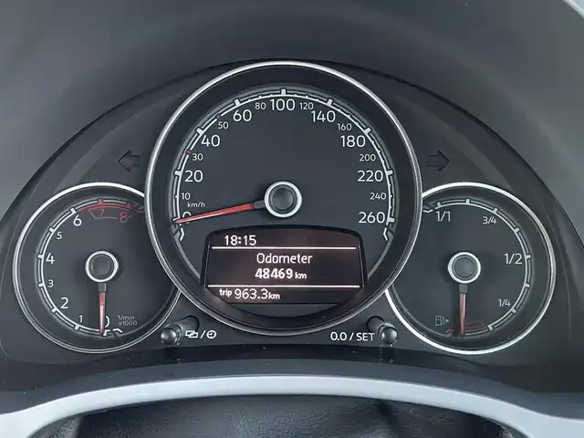 フォルクスワーゲン ザ・ビートル デザインマイスター 宮崎県 2018(平30)年 4.9万km 赤 ブラインドスポットモニター/純正SDナビ/・CD/・DVD/・Bluetooth /・フルセグTV/・AM/・FM/・USB/バックカメラ/ETC/革巻きステアリング/ステアリングリモコン/パドルシフト/クルーズコントロール/純正HIDヘッドライト/フォグランプ/オートライト/純正フロアマット/純正17インチアルミ