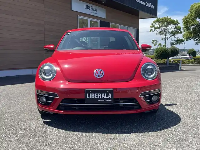 フォルクスワーゲン ザ・ビートル デザインマイスター 宮崎県 2018(平30)年 4.9万km 赤 ブラインドスポットモニター/純正SDナビ/・CD/・DVD/・Bluetooth /・フルセグTV/・AM/・FM/・USB/バックカメラ/ETC/革巻きステアリング/ステアリングリモコン/パドルシフト/クルーズコントロール/純正HIDヘッドライト/フォグランプ/オートライト/純正フロアマット/純正17インチアルミ