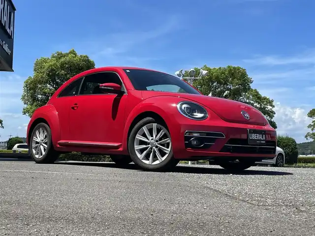 フォルクスワーゲン ザ・ビートル デザインマイスター 宮崎県 2018(平30)年 4.9万km 赤 ブラインドスポットモニター/純正SDナビ/・CD/・DVD/・Bluetooth /・フルセグTV/・AM/・FM/・USB/バックカメラ/ETC/革巻きステアリング/ステアリングリモコン/パドルシフト/クルーズコントロール/純正HIDヘッドライト/フォグランプ/オートライト/純正フロアマット/純正17インチアルミ