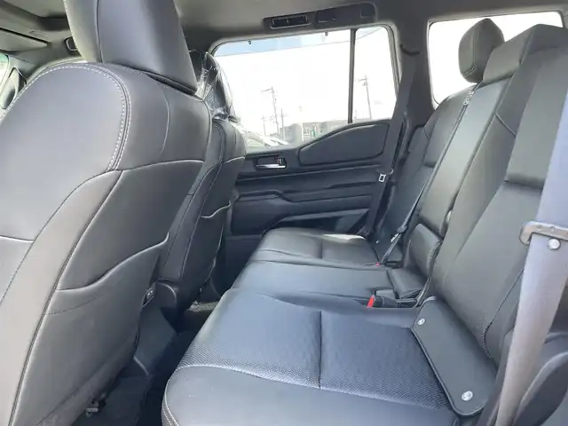 トヨタ ランドクルーザー ２５０ VX 石川県 2024(令6)年 0.8万km パール 4WD/ワンオーナー/純正ナビ/TV/全方位カメラ/サンルーフ/革シート/シートヒーター&クーラー/パワーバックドア/ビルトインETC2.0/ルーフレール/トヨタセーフティセンス/レーダークルーズ/クリアランスソナー/スマートキー/プッシュスタート/電動ミラー/保証書/取説