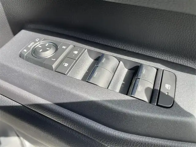 トヨタ ランドクルーザー ２５０ VX 石川県 2024(令6)年 0.8万km パール 4WD/ワンオーナー/純正ナビ/TV/全方位カメラ/サンルーフ/革シート/シートヒーター&クーラー/パワーバックドア/ビルトインETC2.0/ルーフレール/トヨタセーフティセンス/レーダークルーズ/クリアランスソナー/スマートキー/プッシュスタート/電動ミラー/保証書/取説