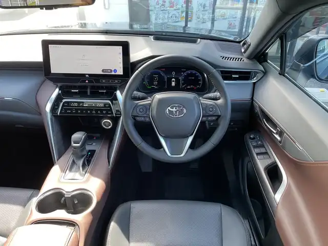 トヨタ ハリアー ハイブリッド Z レザーパッケージ 千葉県 2025(令7)年 0.3万km プレシャスブラックパール 純正12.3インチナビ/(BT/フルセグTV/AM/FM/ミラーキャスト)/全方位カメラ/JBLサウンド/KUHLエアロ/調光パノラマルーフ/ブラインドスポットモニター/デジタルインナーミラー/シートメモリー/マフラーカッター/衝突被害軽減システム/車線逸脱警報/クルーズコントロール/レザーシート/横滑り防止装置/ETC/アイドリングストップ/LEDヘッドライト/フォグランプ/オートライト/ウィンカーミラー/電動格納ミラー/純正19インチAW/シートヒーター/エアシート/ステアリングヒーター/プッシュスタート/スマートキー/フロアマット/ドアバイザー/スペアキー/取扱説明書/保証書