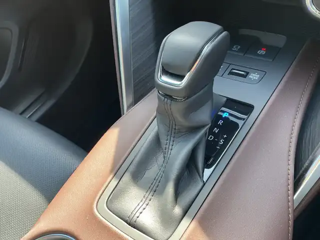 トヨタ ハリアー ハイブリッド Z レザーパッケージ 千葉県 2025(令7)年 0.3万km プレシャスブラックパール 純正12.3インチナビ/(BT/フルセグTV/AM/FM/ミラーキャスト)/全方位カメラ/JBLサウンド/KUHLエアロ/調光パノラマルーフ/ブラインドスポットモニター/デジタルインナーミラー/シートメモリー/マフラーカッター/衝突被害軽減システム/車線逸脱警報/クルーズコントロール/レザーシート/横滑り防止装置/ETC/アイドリングストップ/LEDヘッドライト/フォグランプ/オートライト/ウィンカーミラー/電動格納ミラー/純正19インチAW/シートヒーター/エアシート/ステアリングヒーター/プッシュスタート/スマートキー/フロアマット/ドアバイザー/スペアキー/取扱説明書/保証書