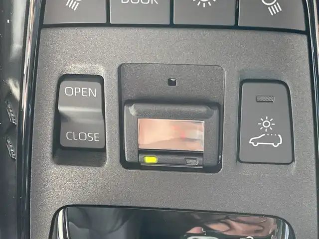 トヨタ ハリアー ハイブリッド Z レザーパッケージ 千葉県 2025(令7)年 0.3万km プレシャスブラックパール 純正12.3インチナビ/(BT/フルセグTV/AM/FM/ミラーキャスト)/全方位カメラ/JBLサウンド/KUHLエアロ/調光パノラマルーフ/ブラインドスポットモニター/デジタルインナーミラー/シートメモリー/マフラーカッター/衝突被害軽減システム/車線逸脱警報/クルーズコントロール/レザーシート/横滑り防止装置/ETC/アイドリングストップ/LEDヘッドライト/フォグランプ/オートライト/ウィンカーミラー/電動格納ミラー/純正19インチAW/シートヒーター/エアシート/ステアリングヒーター/プッシュスタート/スマートキー/フロアマット/ドアバイザー/スペアキー/取扱説明書/保証書