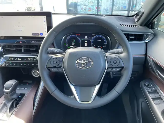 トヨタ ハリアー ハイブリッド Z レザーパッケージ 千葉県 2025(令7)年 0.3万km プレシャスブラックパール 純正12.3インチナビ/(BT/フルセグTV/AM/FM/ミラーキャスト)/全方位カメラ/JBLサウンド/KUHLエアロ/調光パノラマルーフ/ブラインドスポットモニター/デジタルインナーミラー/シートメモリー/マフラーカッター/衝突被害軽減システム/車線逸脱警報/クルーズコントロール/レザーシート/横滑り防止装置/ETC/アイドリングストップ/LEDヘッドライト/フォグランプ/オートライト/ウィンカーミラー/電動格納ミラー/純正19インチAW/シートヒーター/エアシート/ステアリングヒーター/プッシュスタート/スマートキー/フロアマット/ドアバイザー/スペアキー/取扱説明書/保証書