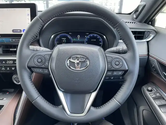 トヨタ ハリアー ハイブリッド Z レザーパッケージ 千葉県 2025(令7)年 0.3万km プレシャスブラックパール 純正12.3インチナビ/(BT/フルセグTV/AM/FM/ミラーキャスト)/全方位カメラ/JBLサウンド/KUHLエアロ/調光パノラマルーフ/ブラインドスポットモニター/デジタルインナーミラー/シートメモリー/マフラーカッター/衝突被害軽減システム/車線逸脱警報/クルーズコントロール/レザーシート/横滑り防止装置/ETC/アイドリングストップ/LEDヘッドライト/フォグランプ/オートライト/ウィンカーミラー/電動格納ミラー/純正19インチAW/シートヒーター/エアシート/ステアリングヒーター/プッシュスタート/スマートキー/フロアマット/ドアバイザー/スペアキー/取扱説明書/保証書