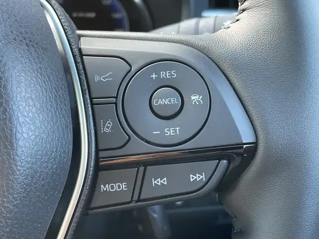 トヨタ ハリアー ハイブリッド Z レザーパッケージ 千葉県 2025(令7)年 0.3万km プレシャスブラックパール 純正12.3インチナビ/(BT/フルセグTV/AM/FM/ミラーキャスト)/全方位カメラ/JBLサウンド/KUHLエアロ/調光パノラマルーフ/ブラインドスポットモニター/デジタルインナーミラー/シートメモリー/マフラーカッター/衝突被害軽減システム/車線逸脱警報/クルーズコントロール/レザーシート/横滑り防止装置/ETC/アイドリングストップ/LEDヘッドライト/フォグランプ/オートライト/ウィンカーミラー/電動格納ミラー/純正19インチAW/シートヒーター/エアシート/ステアリングヒーター/プッシュスタート/スマートキー/フロアマット/ドアバイザー/スペアキー/取扱説明書/保証書