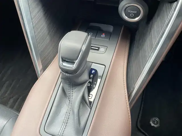 トヨタ ハリアー ハイブリッド Z レザーパッケージ 千葉県 2025(令7)年 0.3万km プレシャスブラックパール 純正12.3インチナビ/(BT/フルセグTV/AM/FM/ミラーキャスト)/全方位カメラ/JBLサウンド/KUHLエアロ/調光パノラマルーフ/ブラインドスポットモニター/デジタルインナーミラー/シートメモリー/マフラーカッター/衝突被害軽減システム/車線逸脱警報/クルーズコントロール/レザーシート/横滑り防止装置/ETC/アイドリングストップ/LEDヘッドライト/フォグランプ/オートライト/ウィンカーミラー/電動格納ミラー/純正19インチAW/シートヒーター/エアシート/ステアリングヒーター/プッシュスタート/スマートキー/フロアマット/ドアバイザー/スペアキー/取扱説明書/保証書