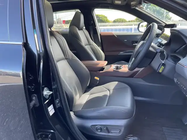 トヨタ ハリアー ハイブリッド Z レザーパッケージ 千葉県 2025(令7)年 0.3万km プレシャスブラックパール 純正12.3インチナビ/(BT/フルセグTV/AM/FM/ミラーキャスト)/全方位カメラ/JBLサウンド/KUHLエアロ/調光パノラマルーフ/ブラインドスポットモニター/デジタルインナーミラー/シートメモリー/マフラーカッター/衝突被害軽減システム/車線逸脱警報/クルーズコントロール/レザーシート/横滑り防止装置/ETC/アイドリングストップ/LEDヘッドライト/フォグランプ/オートライト/ウィンカーミラー/電動格納ミラー/純正19インチAW/シートヒーター/エアシート/ステアリングヒーター/プッシュスタート/スマートキー/フロアマット/ドアバイザー/スペアキー/取扱説明書/保証書